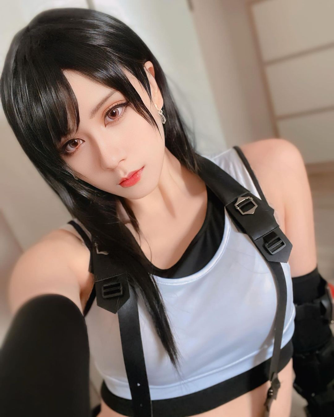 中国台湾美女Cos《FF7R》黑丝蒂法美图 身材高挑迷人  第3张